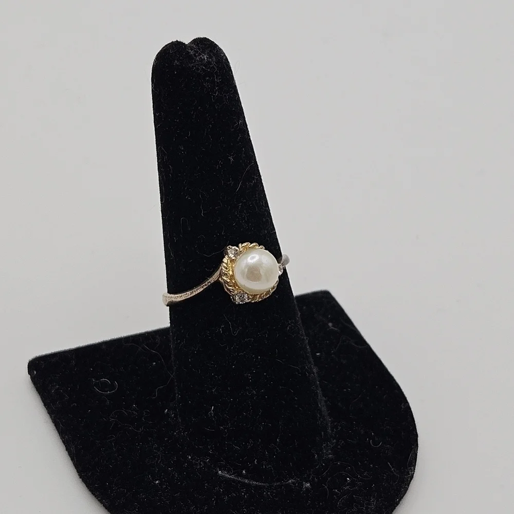 14 kt gold plate faux pearl ring with crystals size 8